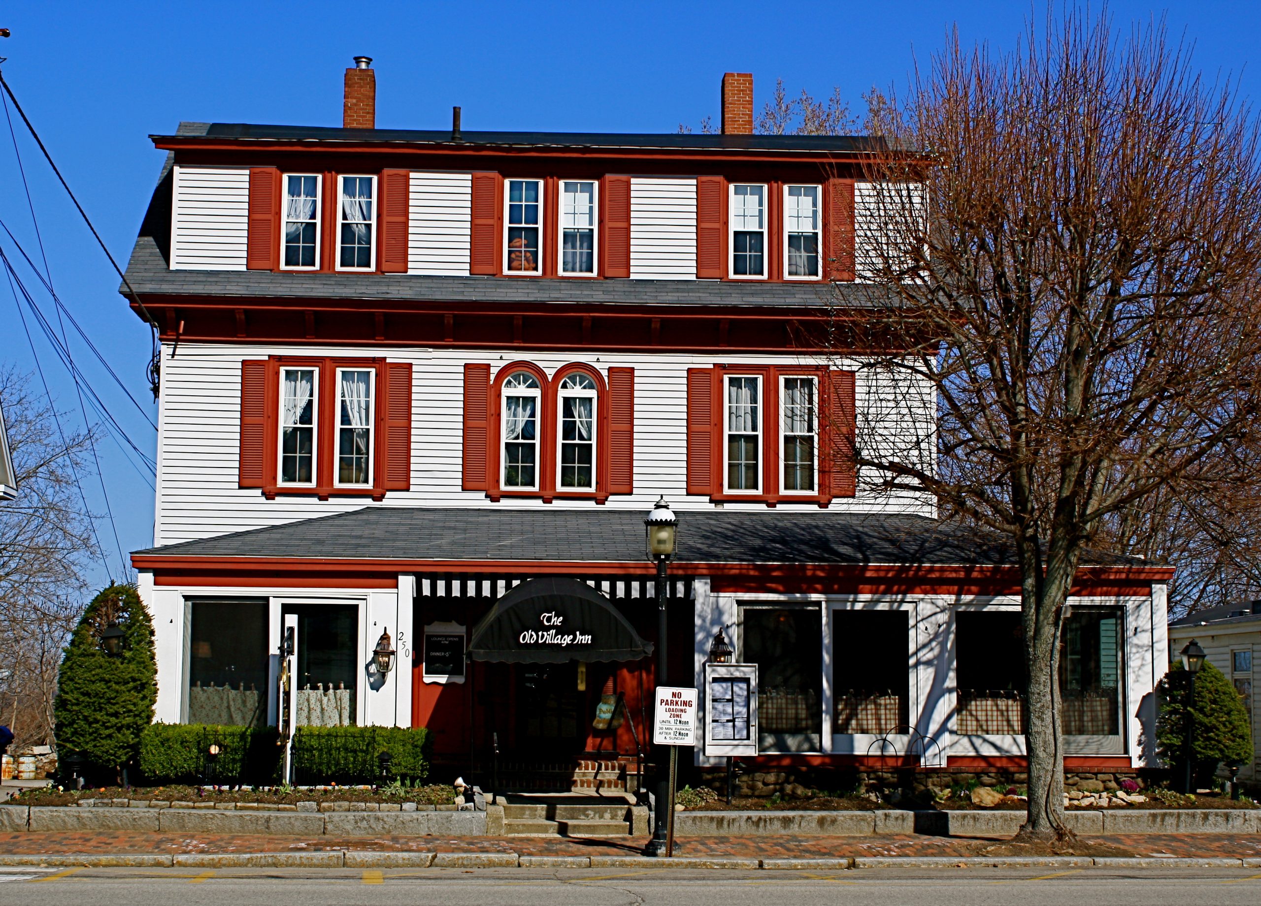 Restaurant &amp; Inn Maine